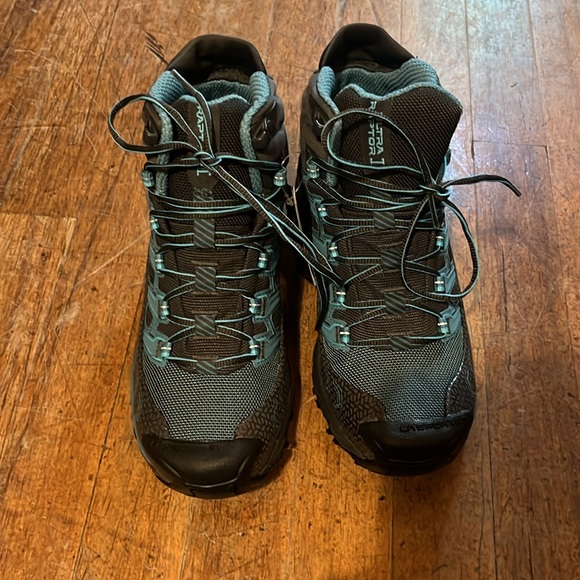 La Sportiva Ultra Raptor II Mid  Gore Tex Trail shoe womens 6.5 Carbon/topaz NWT - Picture 3 of 8